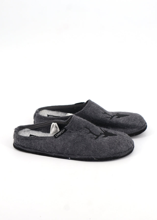 Image for Men's Graphic Embroidered Slippers,Grey
