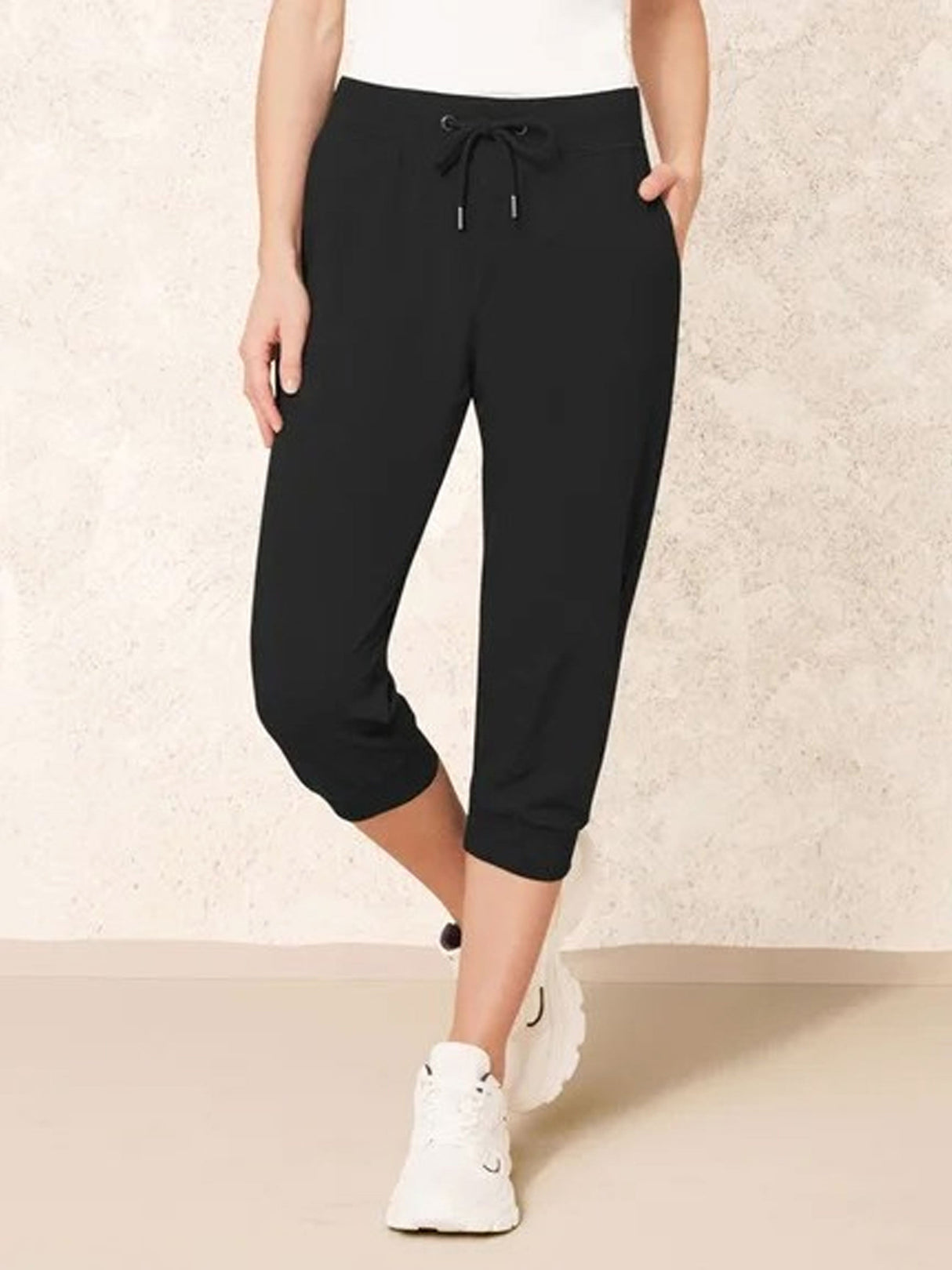 Women's Plain Capri Pants,Black